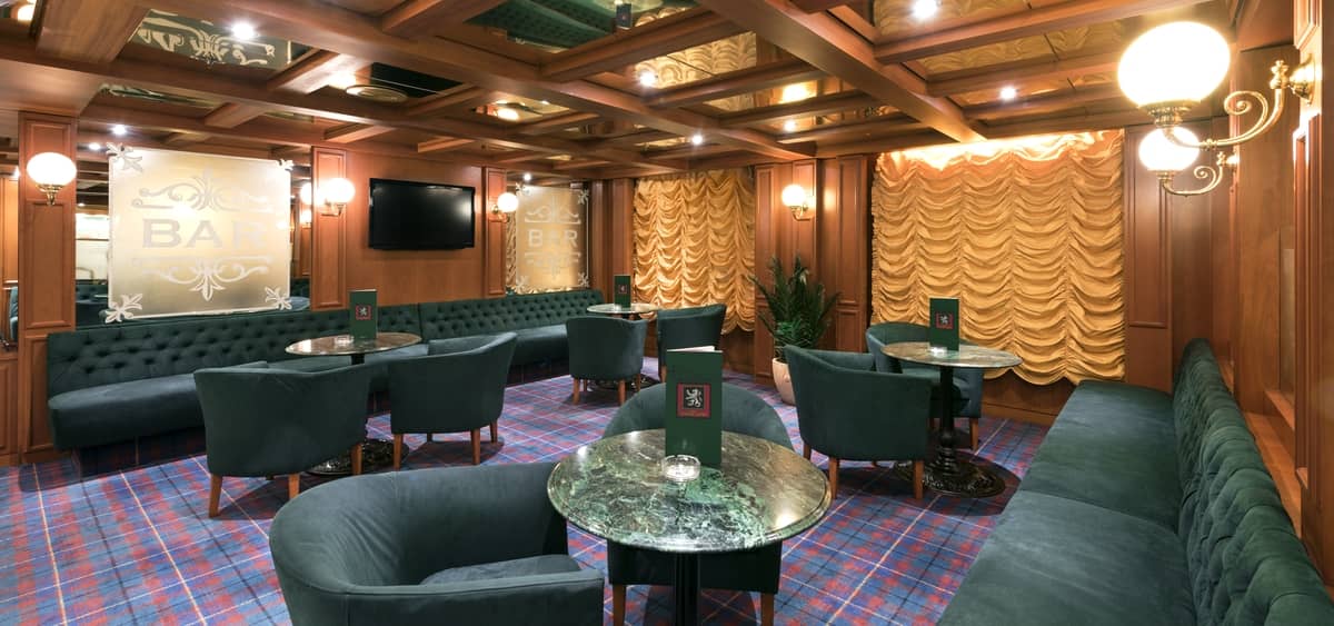 1- THE WHITE LION PUB<br>L’AUTHENTIQUE PUB BRITANNIQUE