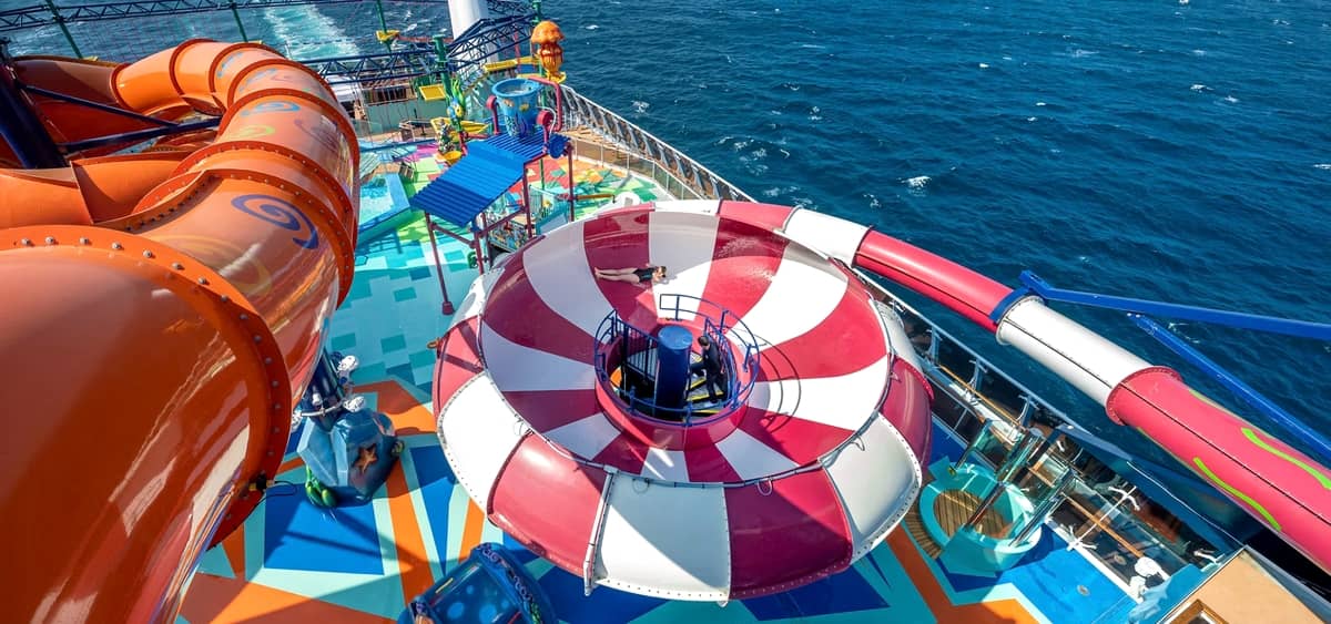 1- CORAL REEF AQUAPARK<br>LE PARC AQUATIQUE IMMERSIF