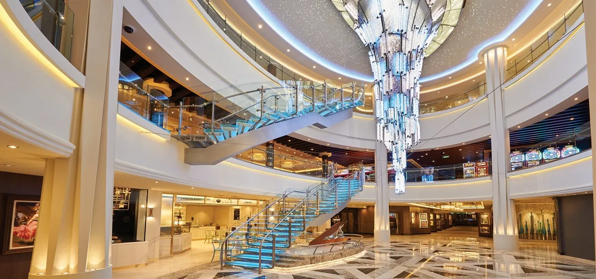 5- 678 OCEAN PLACE<br> RESTAURANTS, BARS & AMBIANCE 24H/24