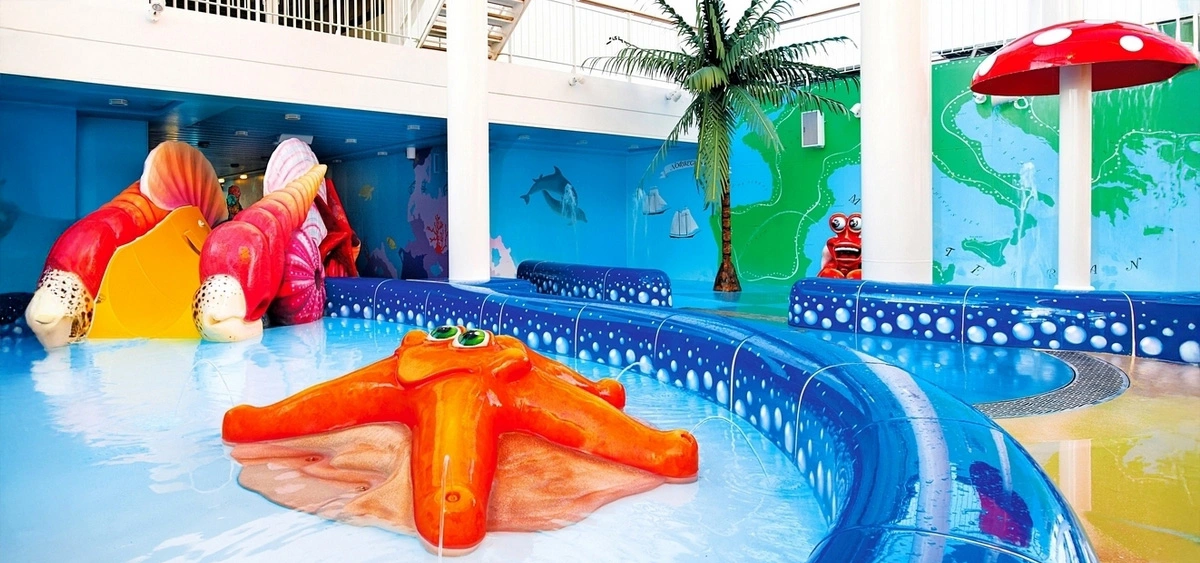 1- AQUA PARK FAMILY<br> PISCINES & JEUX D’EAU NON-STOP