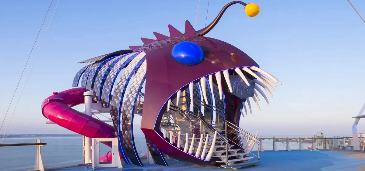 1- THE ULTIMATE ABYSS<br>LE PLUS HAUT TOBOGGAN EN MER