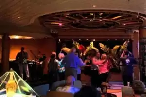 Spectacles et animations  dans les divers salons (Boleros, On Air Club, Star Lounge)