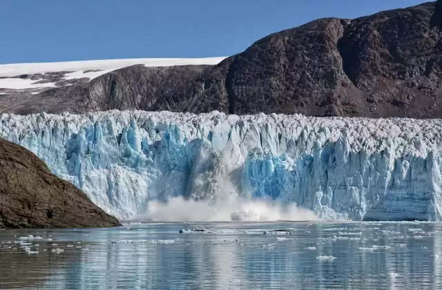 Au glacier Eqi