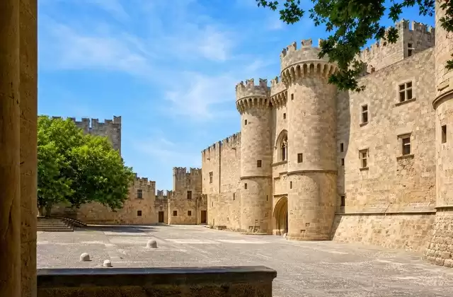 À Rhodes