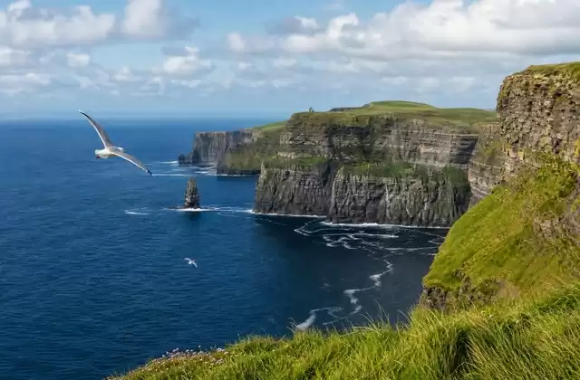 Depuis les remparts naturels des falaises de Moher