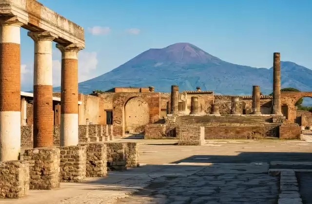 À Naples
