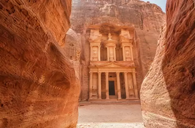 Devant le Trésor de Petra