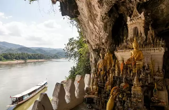 Aux grottes de Pak Ou
