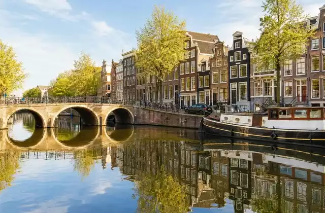 Depuis les canaux d’Amsterdam