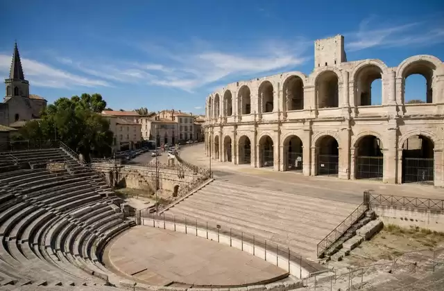 À Arles