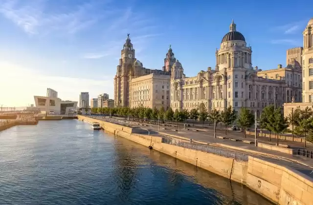 À Liverpool