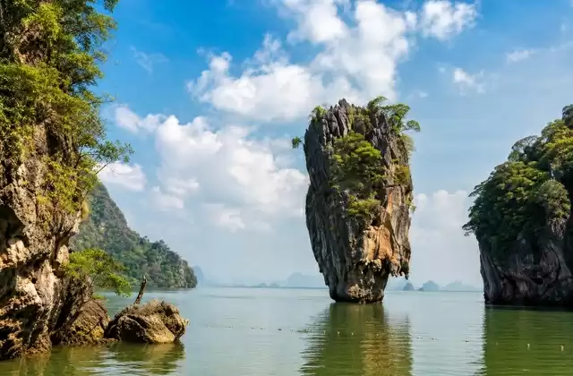 Dans la baie de Phang Nga