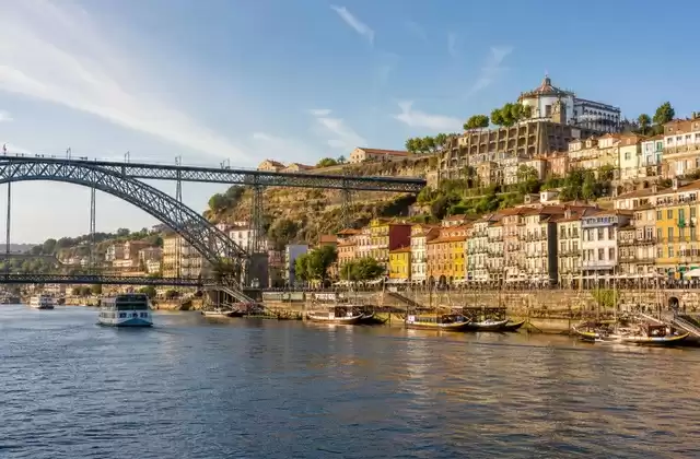 L’arrivée à Porto par le fleuve