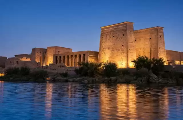 Philae dans la lumière du soir