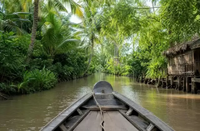 La navigation dans le delta du Mékong