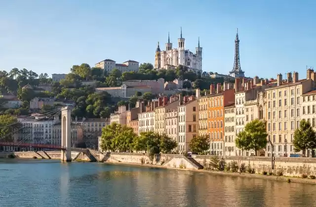 L'arrivée à Lyon, capitale de la gastronomie