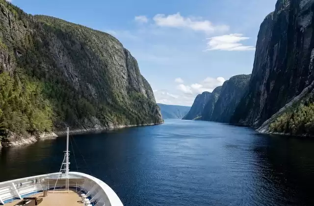 Naviguer dans le fjord du Saguenay