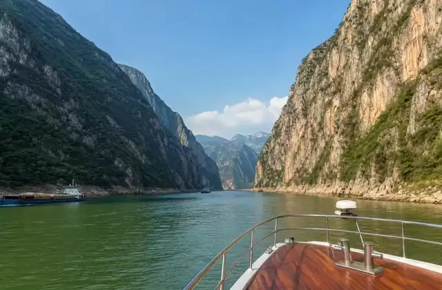Naviguer dans la gorge de Qutang